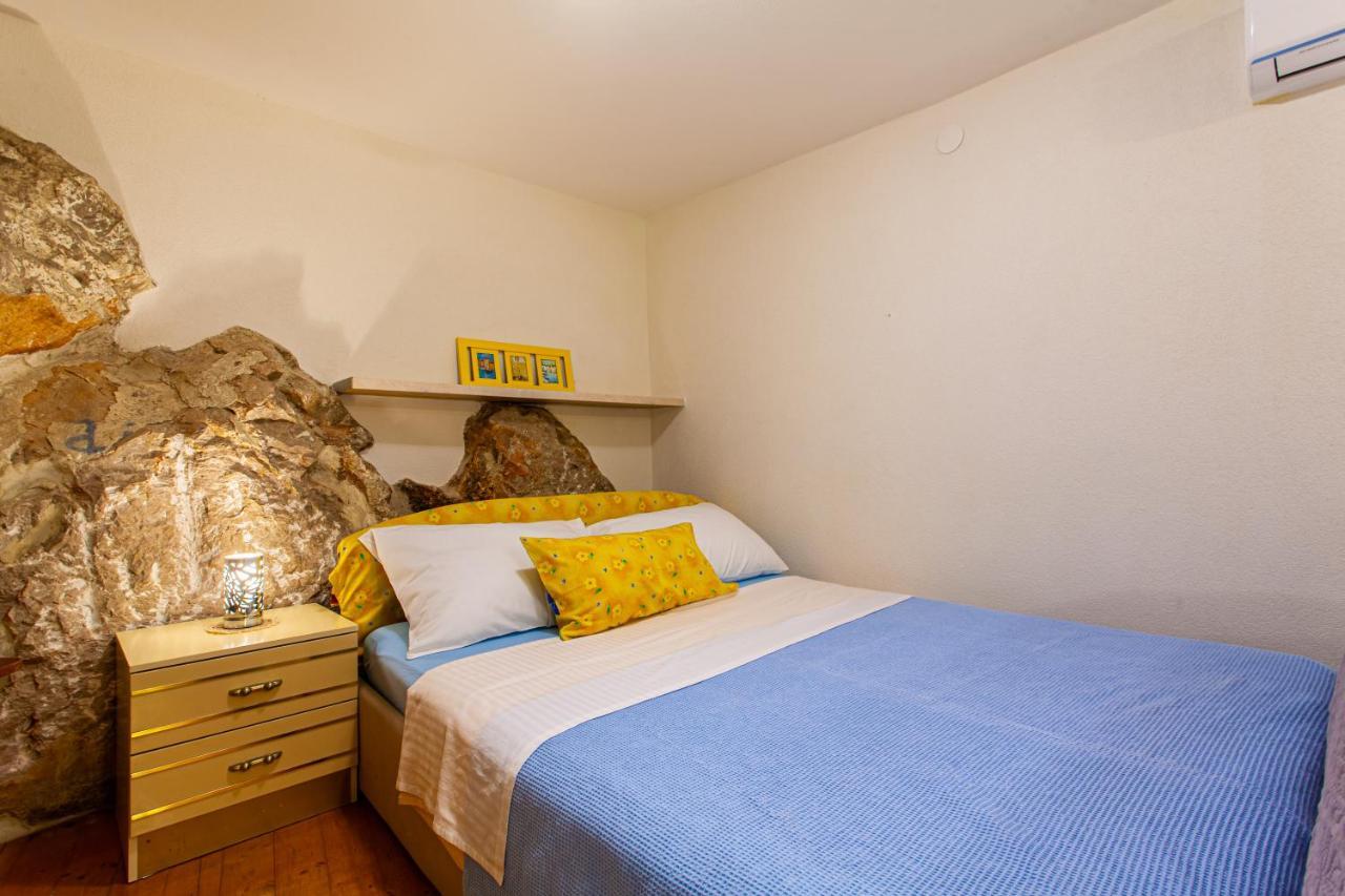 Room M Cres Bagian luar foto