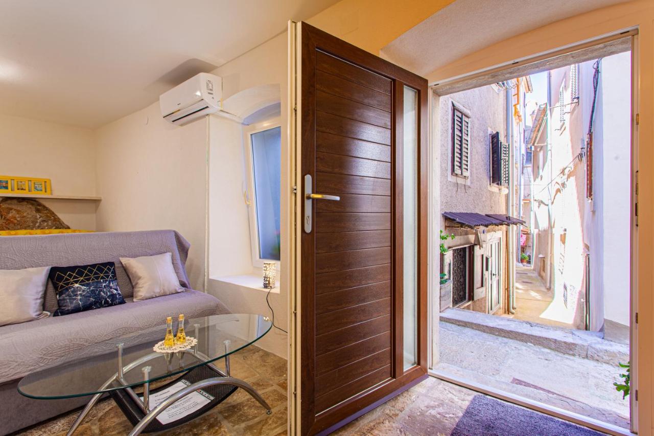 Room M Cres Bagian luar foto