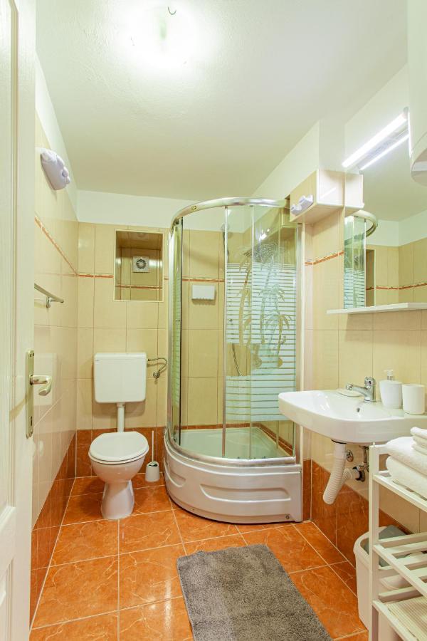 Room M Cres Bagian luar foto
