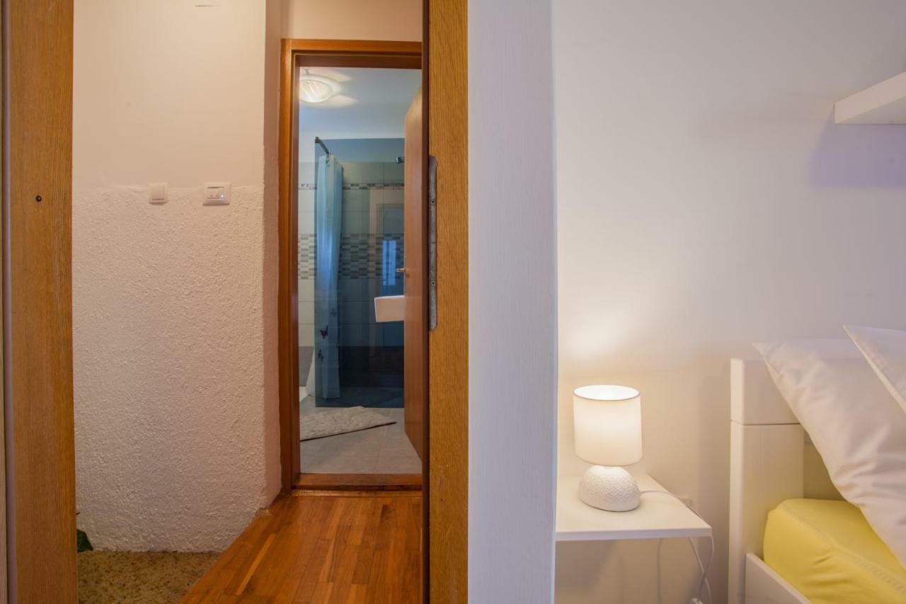 Room M Cres Bagian luar foto