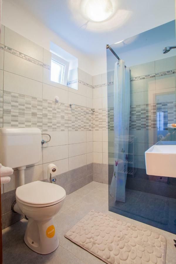 Room M Cres Bagian luar foto